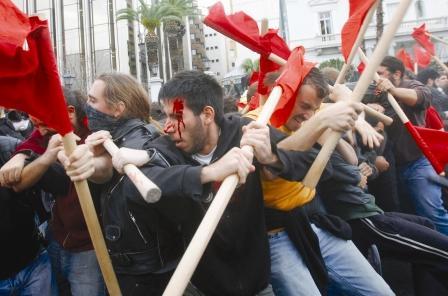 جانب من المظاهرة الاحتجاجية للطلاب اليونانيين أمس